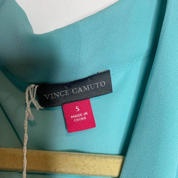 NWOT VINCE CAMUTO sleeveless v-neck blouse high low hem - Picture 8 of 11